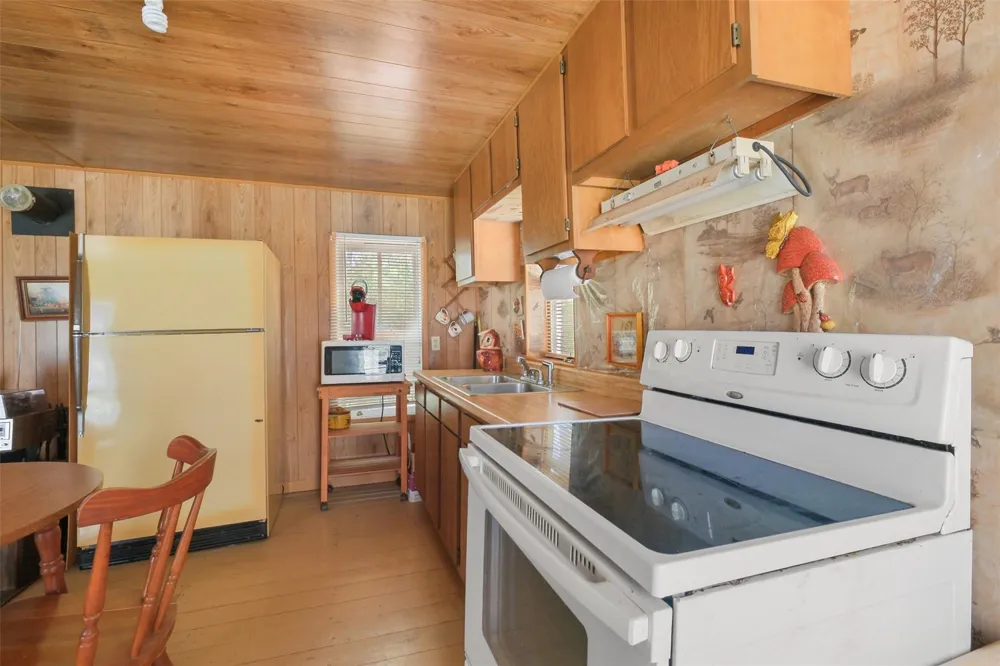 24718 Squirrel Road New Ulm, TX 78950
