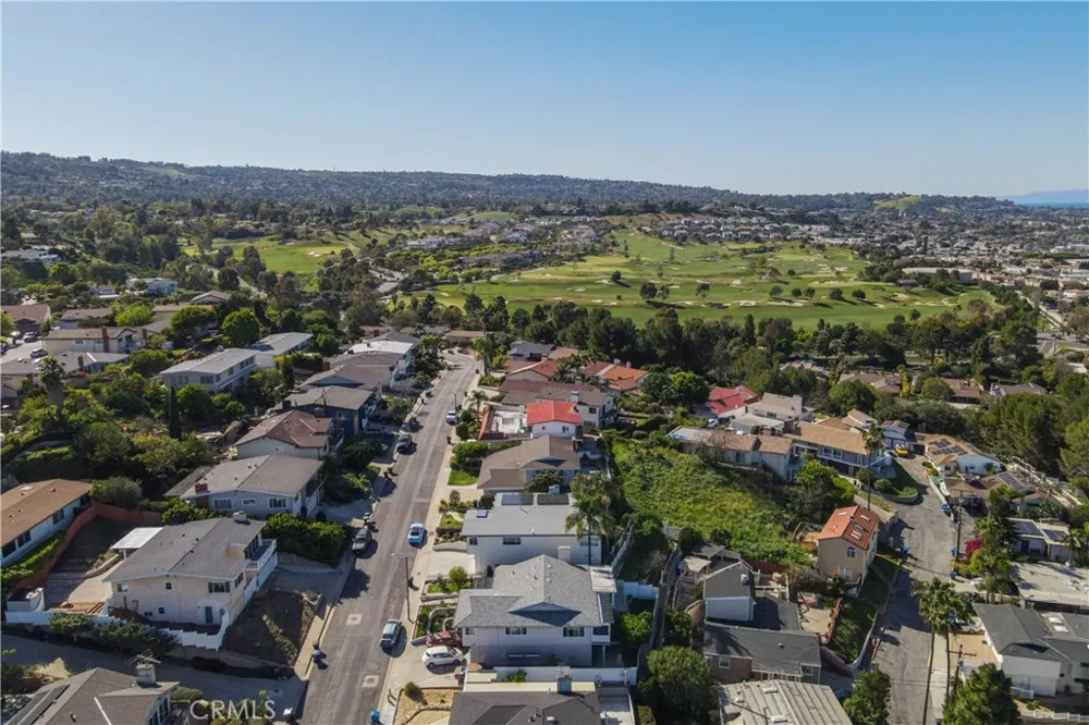 2067 Glentree Lomita, CA 90717