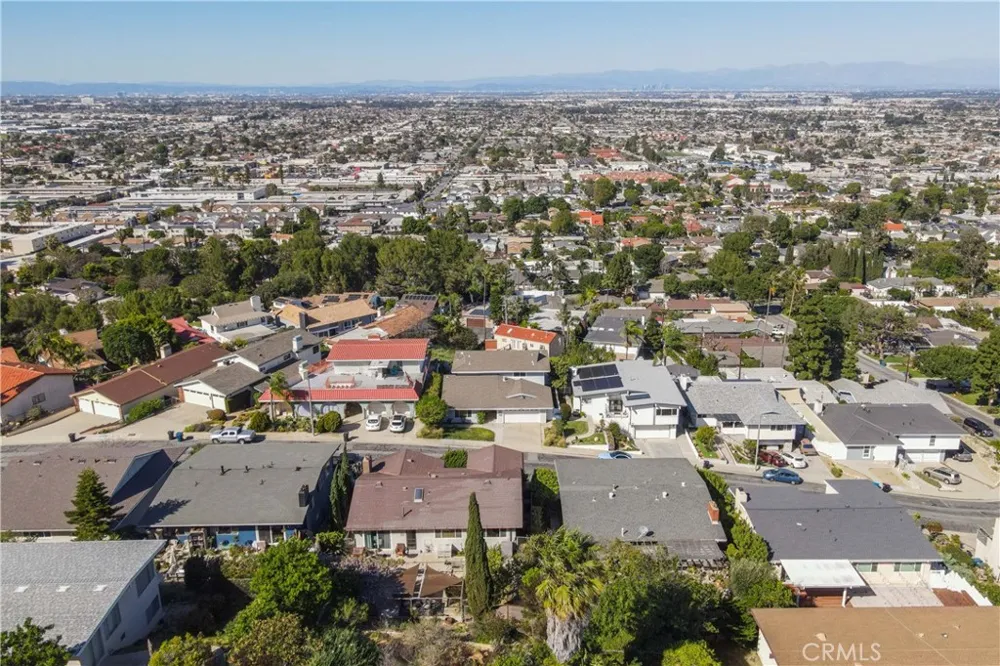 2067 Glentree Lomita, CA 90717