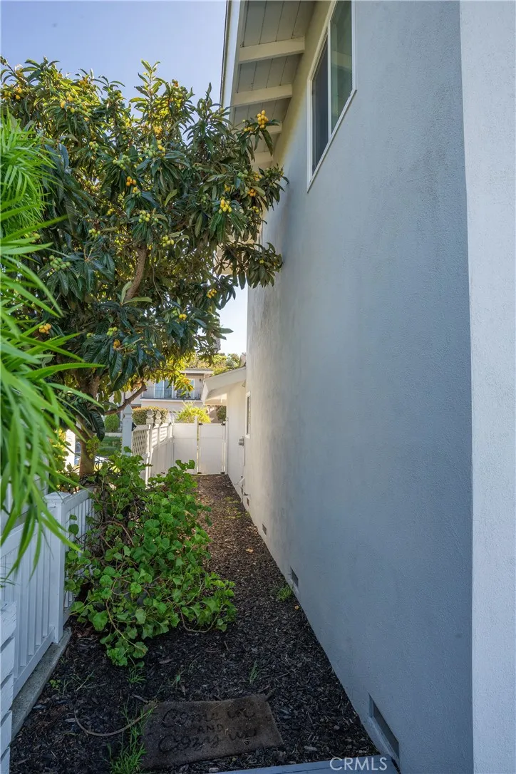 2067 Glentree Lomita, CA 90717