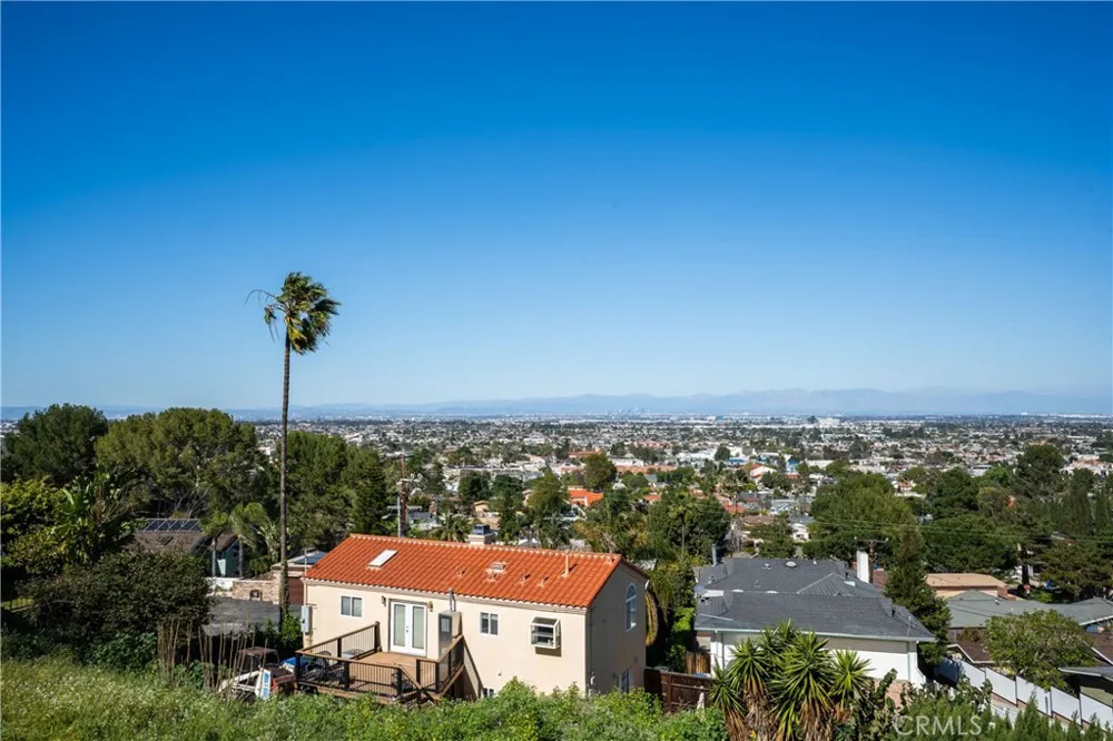 2067 Glentree Lomita, CA 90717