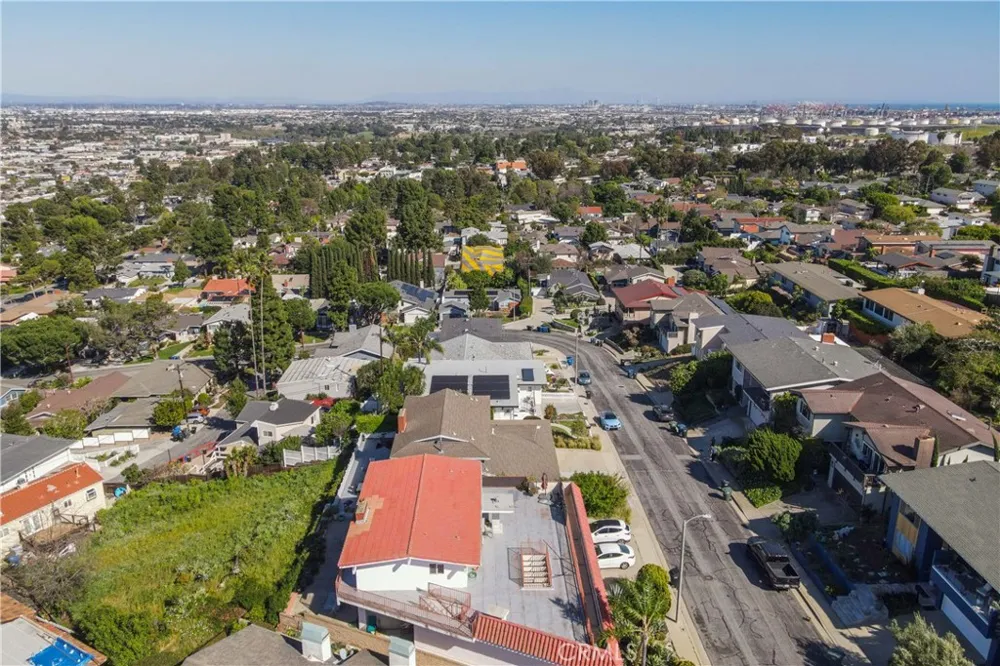 2067 Glentree Lomita, CA 90717