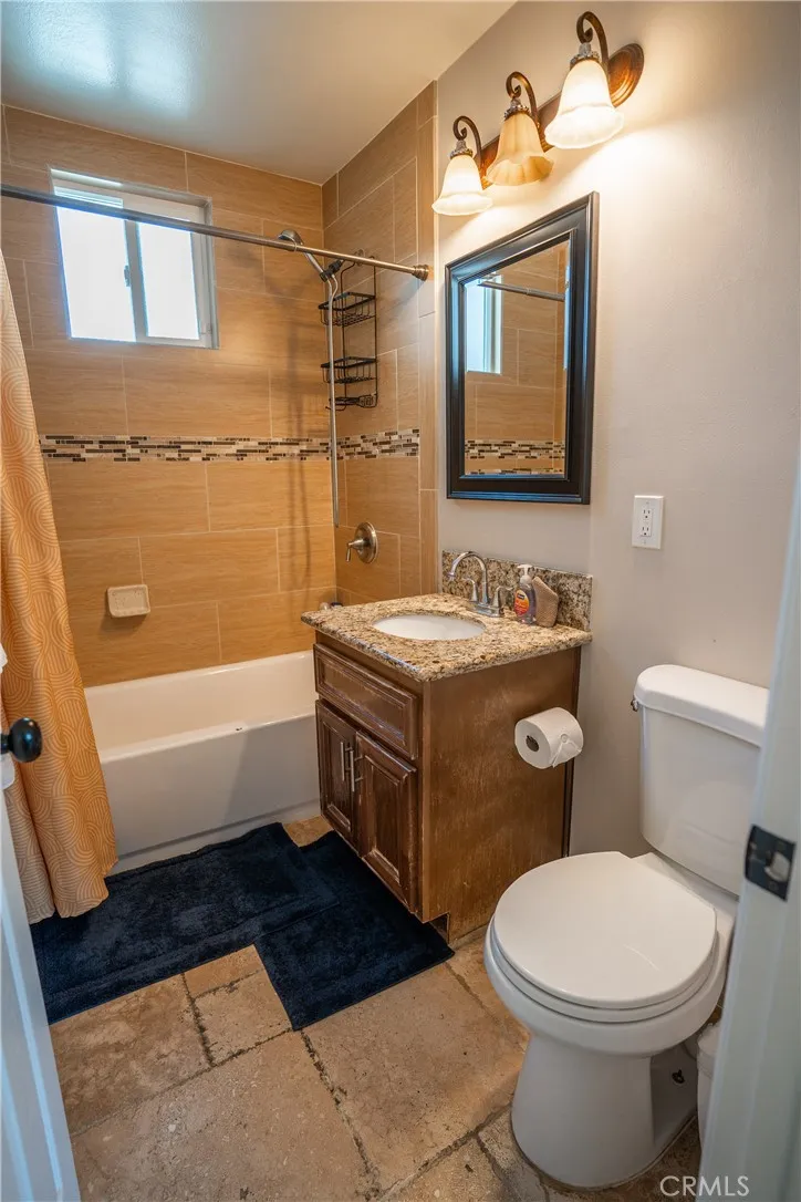2067 Glentree Lomita, CA 90717