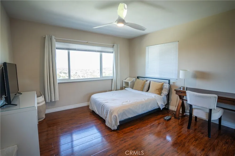 2067 Glentree Lomita, CA 90717
