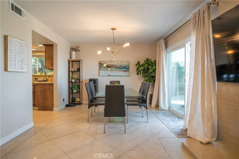 2067 Glentree Lomita, CA 90717