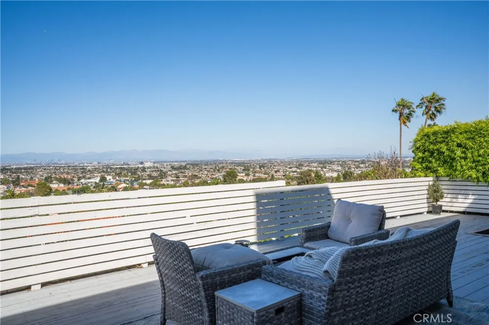 2067 Glentree Lomita, CA 90717