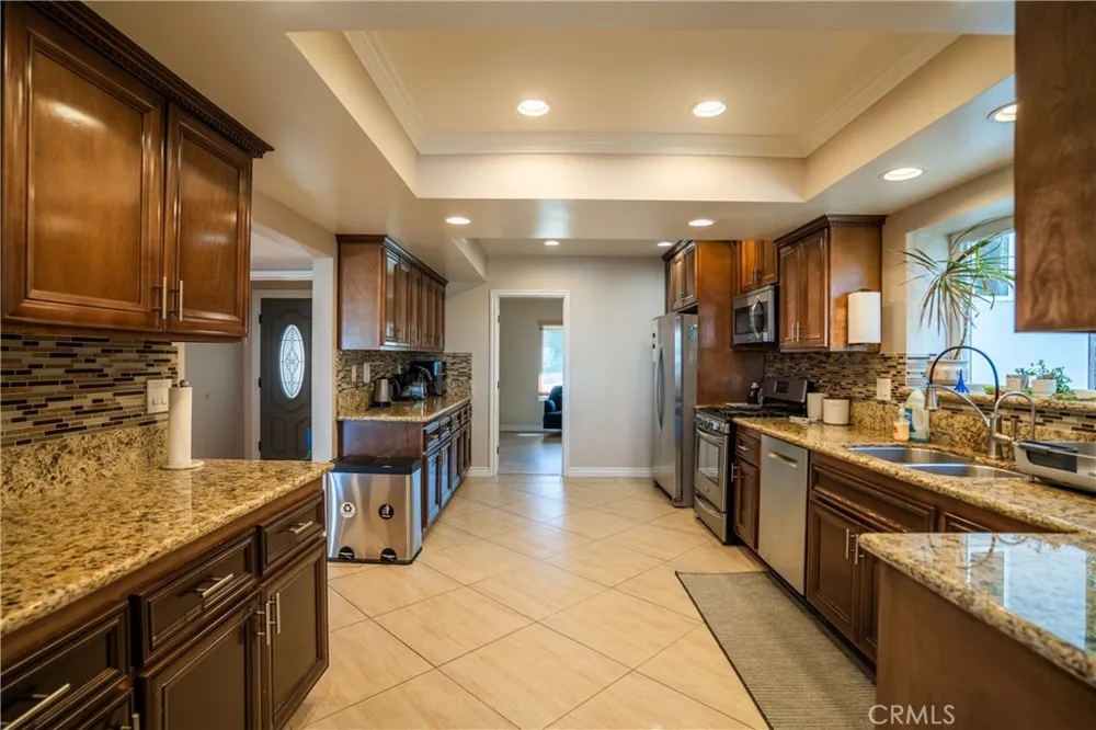 2067 Glentree Lomita, CA 90717