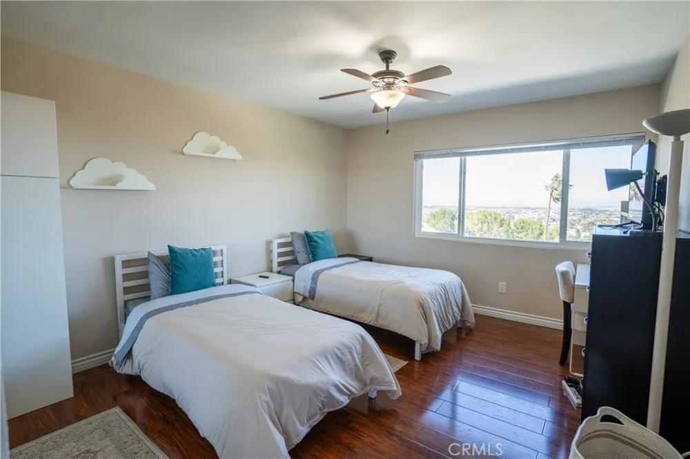 2067 Glentree Lomita, CA 90717