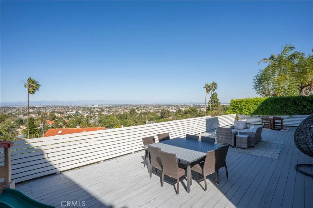 2067 Glentree Lomita, CA 90717