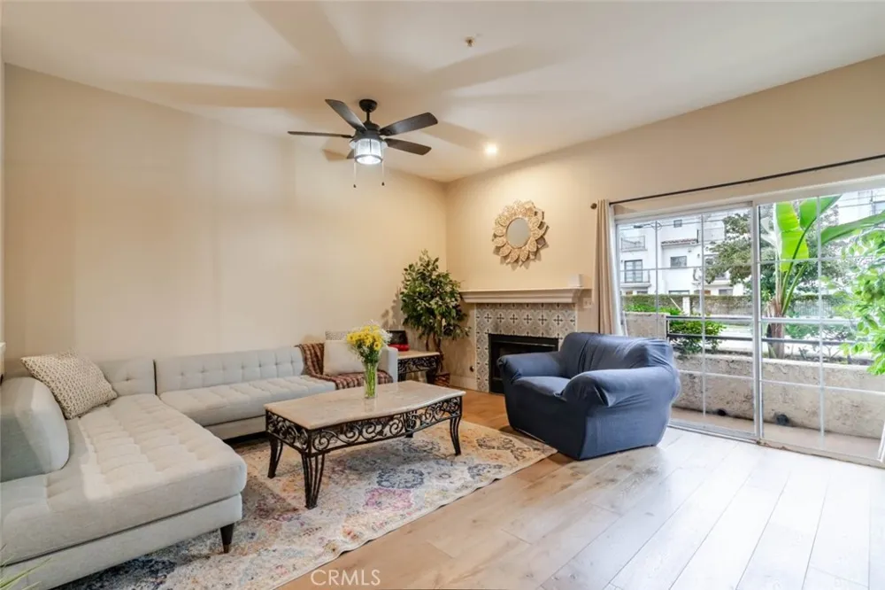10604 Valley Spring Lane #105 Toluca Lake, CA 91602