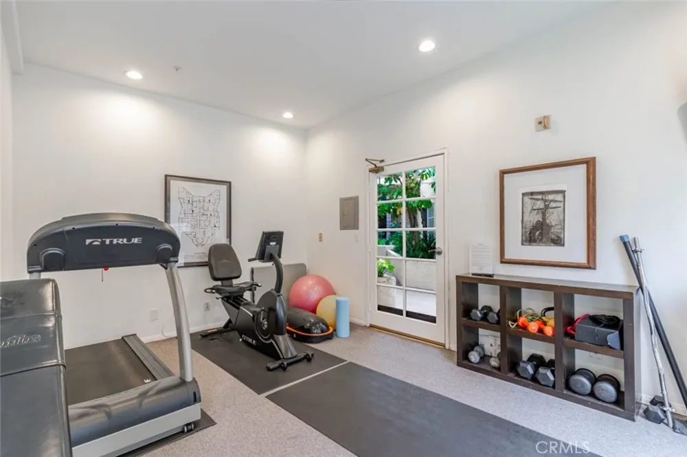10604 Valley Spring Lane #105 Toluca Lake, CA 91602