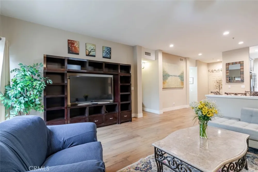 10604 Valley Spring Lane #105 Toluca Lake, CA 91602