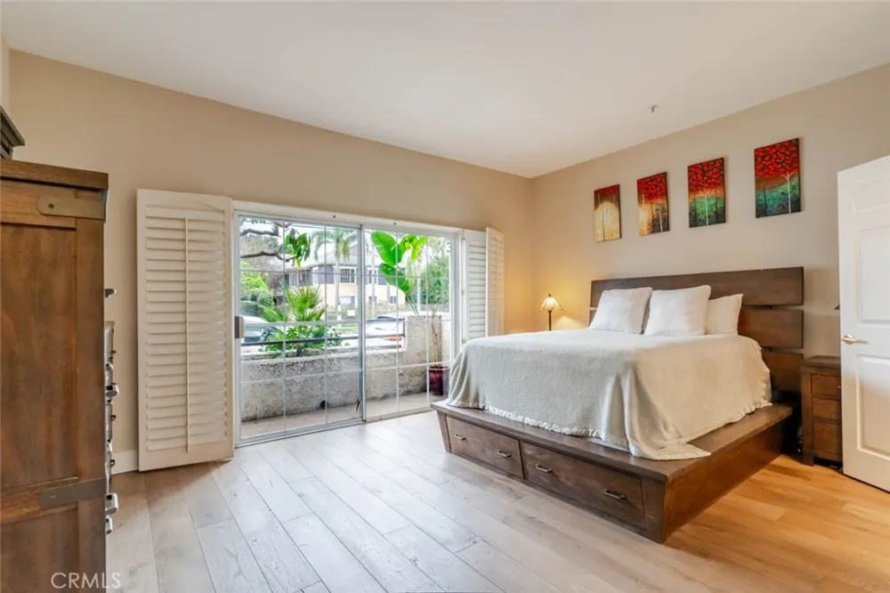 10604 Valley Spring Lane #105 Toluca Lake, CA 91602