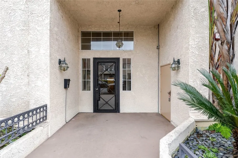 10604 Valley Spring Lane #105 Toluca Lake, CA 91602