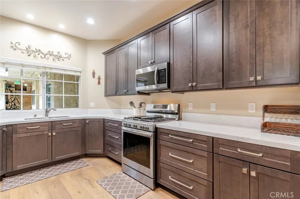 10604 Valley Spring Lane #105 Toluca Lake, CA 91602