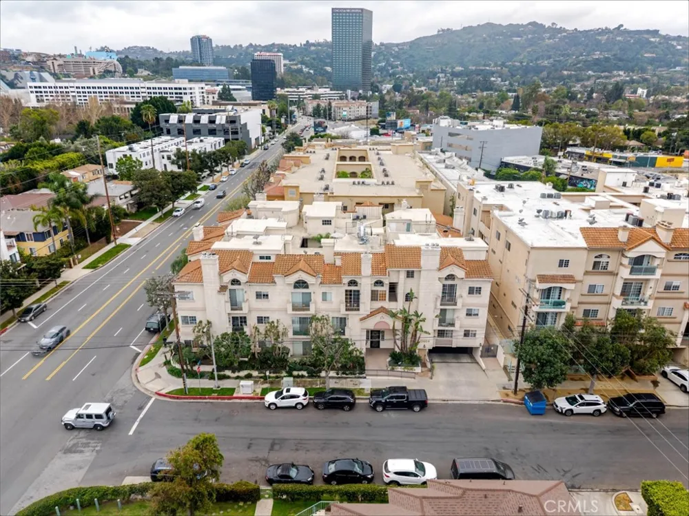 10604 Valley Spring Lane #105 Toluca Lake, CA 91602