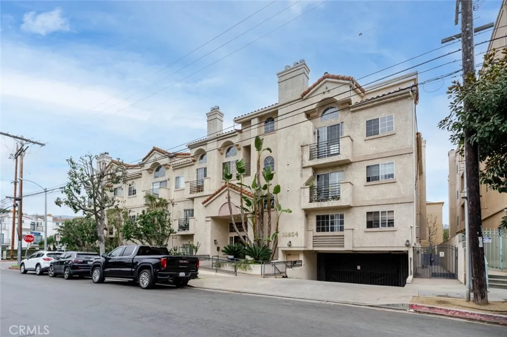 10604 Valley Spring Lane #105 Toluca Lake, CA 91602