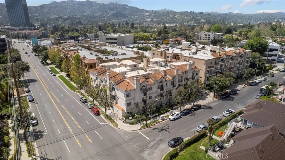 10604 Valley Spring Lane #105 Toluca Lake, CA 91602