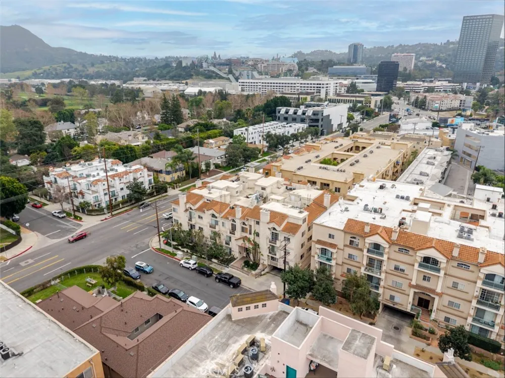 10604 Valley Spring Lane #105 Toluca Lake, CA 91602