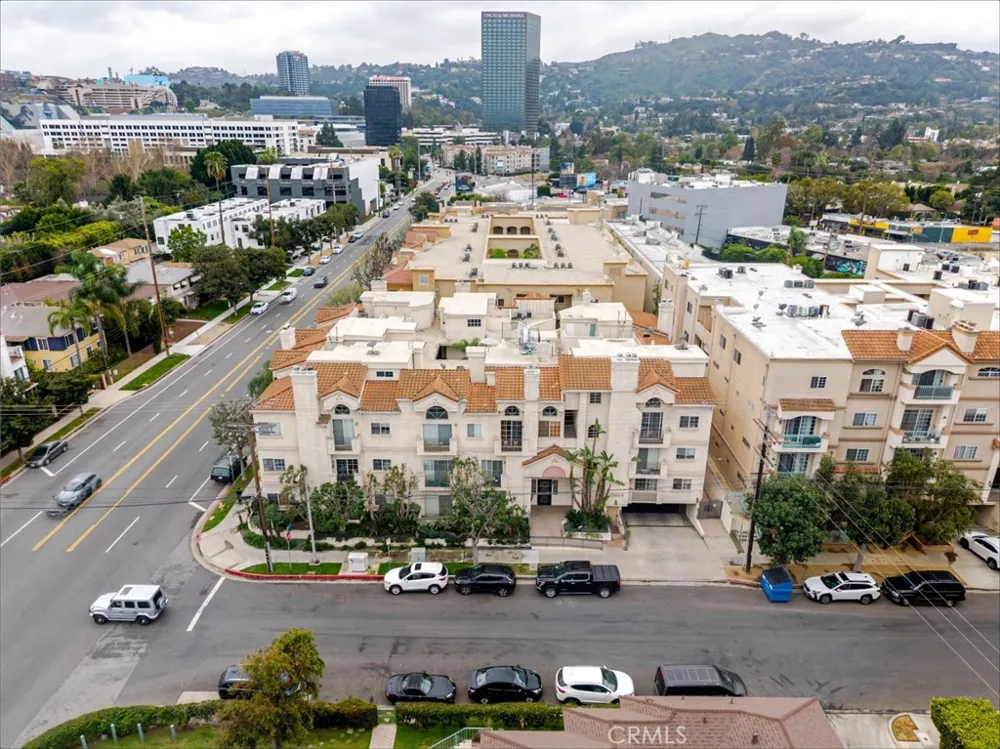 10604 Valley Spring Lane #105 Toluca Lake, CA 91602