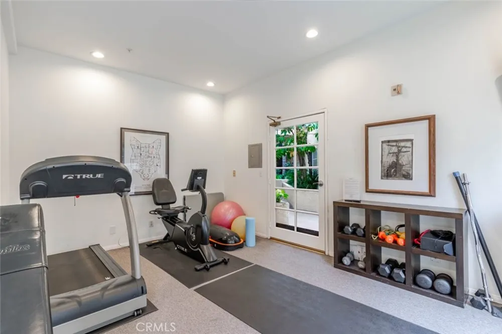 10604 Valley Spring Lane #105 Toluca Lake, CA 91602