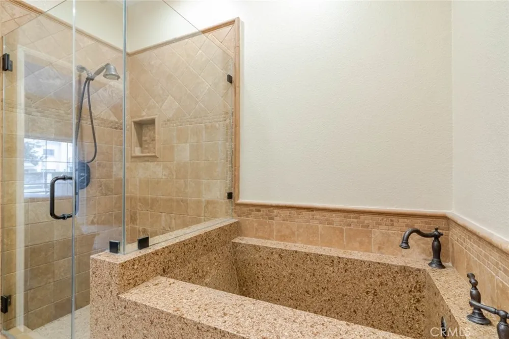 10604 Valley Spring Lane #105 Toluca Lake, CA 91602