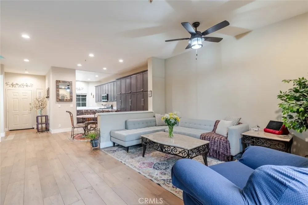 10604 Valley Spring Lane #105 Toluca Lake, CA 91602