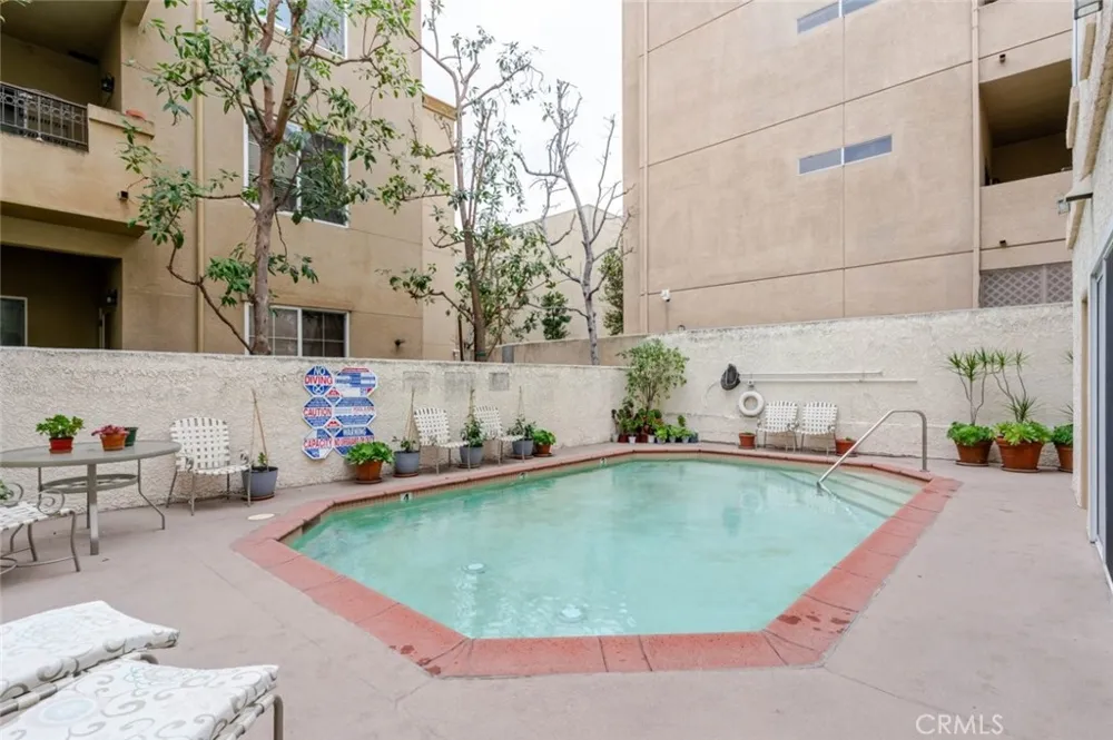10604 Valley Spring Lane #105 Toluca Lake, CA 91602