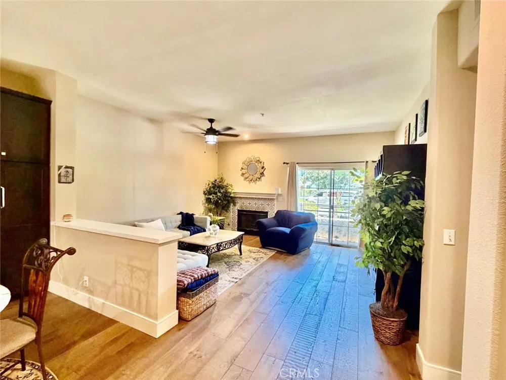 10604 Valley Spring Lane #105 Toluca Lake, CA 91602