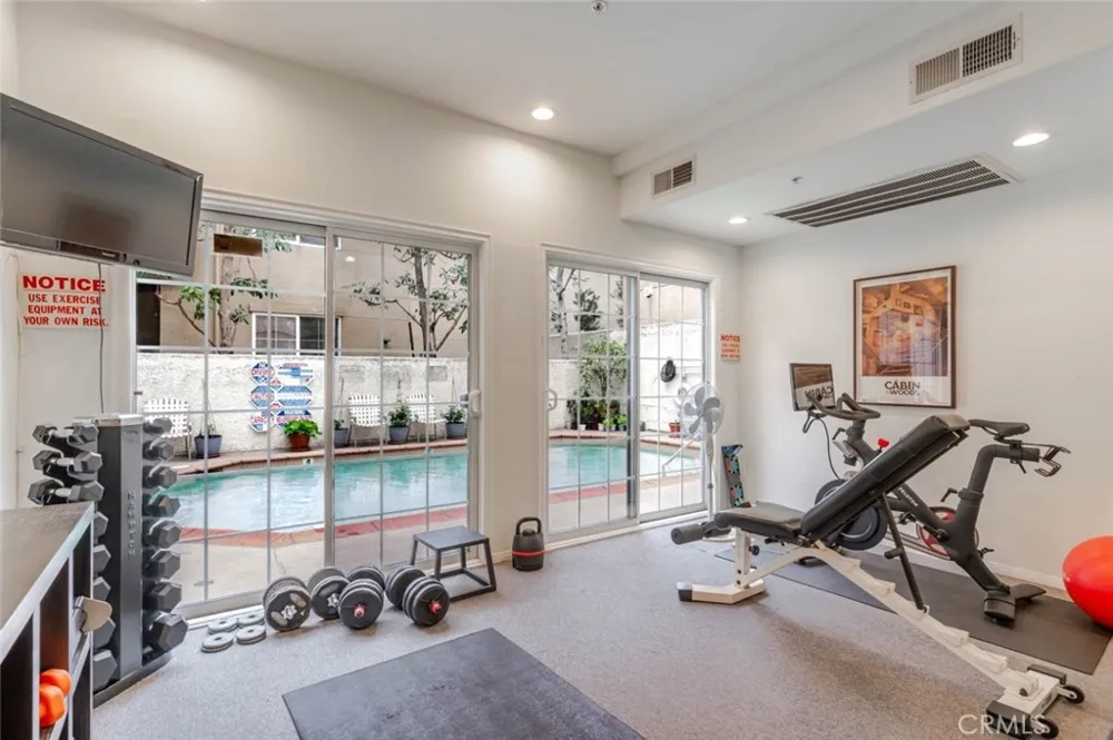 10604 Valley Spring Lane #105 Toluca Lake, CA 91602