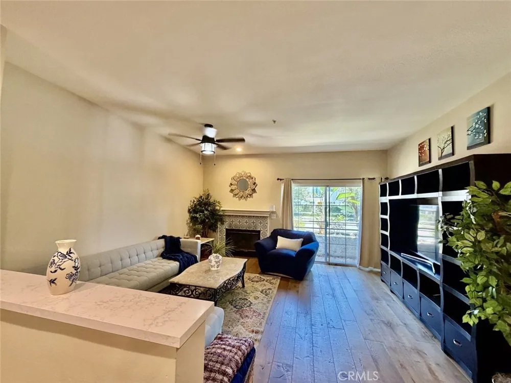 10604 Valley Spring Lane #105 Toluca Lake, CA 91602