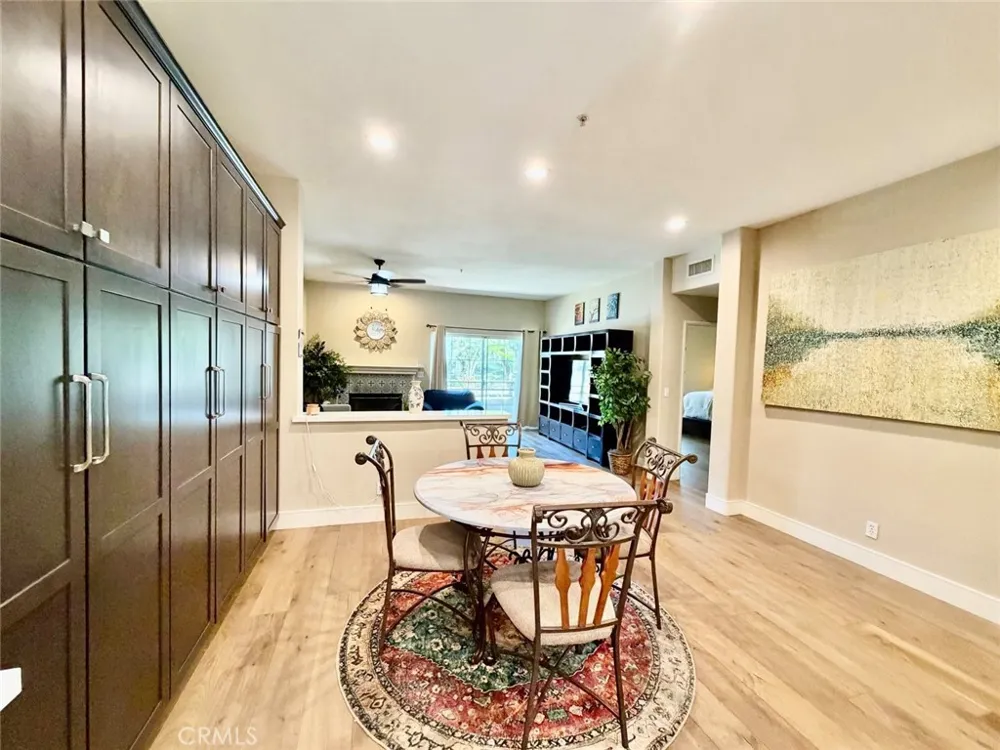 10604 Valley Spring Lane #105 Toluca Lake, CA 91602