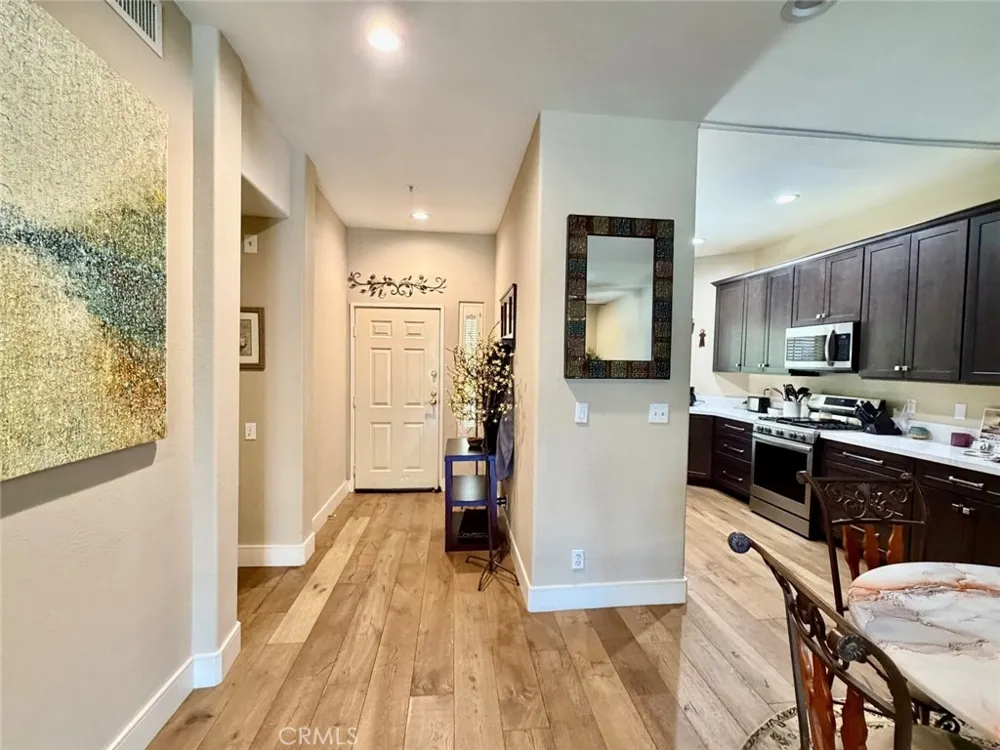 10604 Valley Spring Lane #105 Toluca Lake, CA 91602