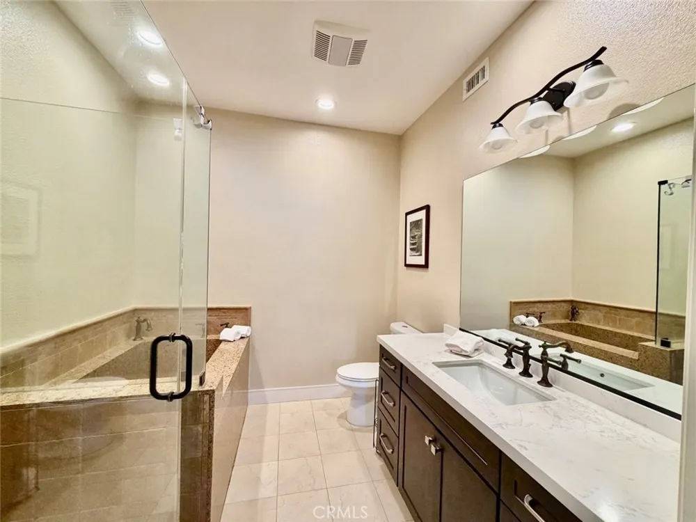 10604 Valley Spring Lane #105 Toluca Lake, CA 91602