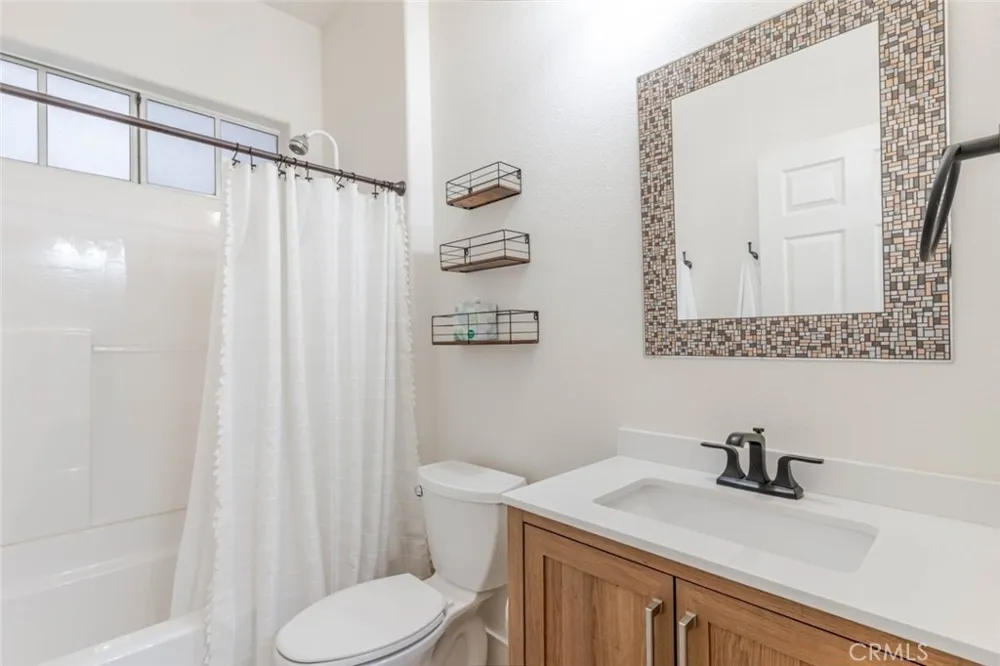 10604 Valley Spring Lane #105 Toluca Lake, CA 91602