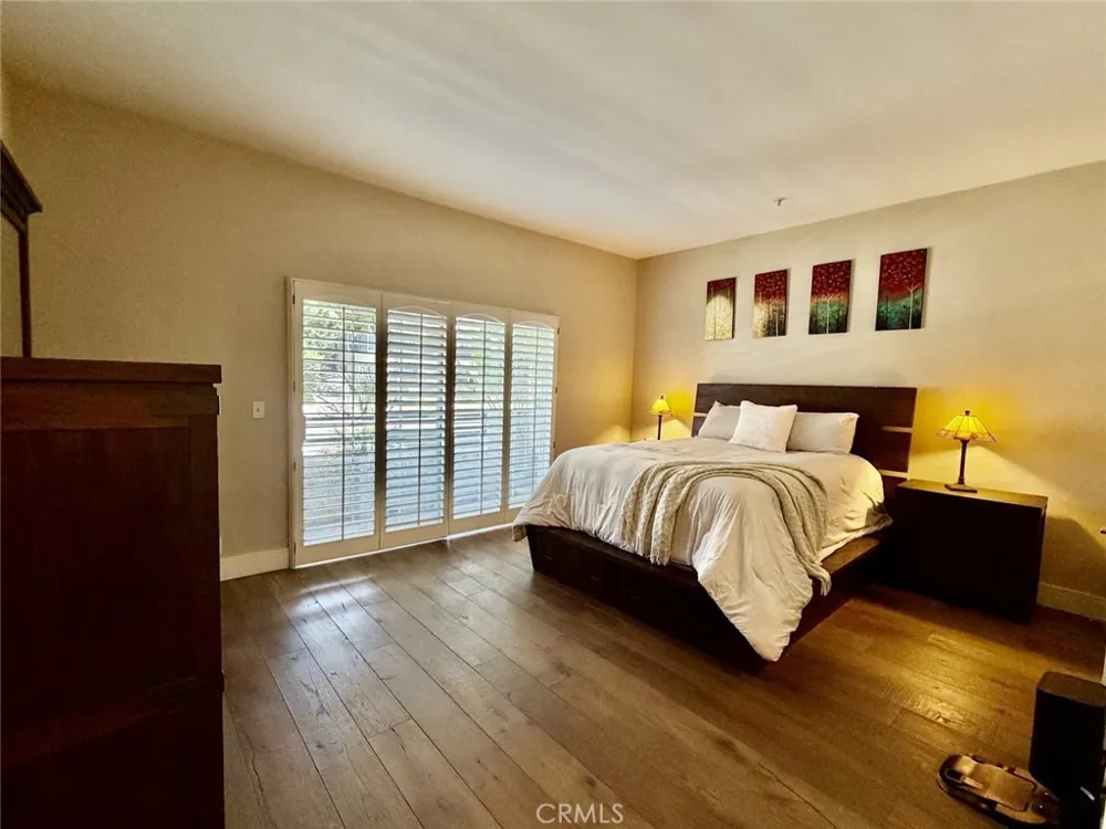 10604 Valley Spring Lane #105 Toluca Lake, CA 91602