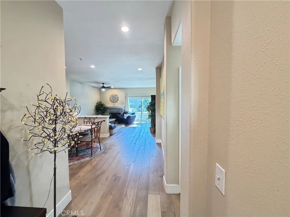 10604 Valley Spring Lane #105 Toluca Lake, CA 91602