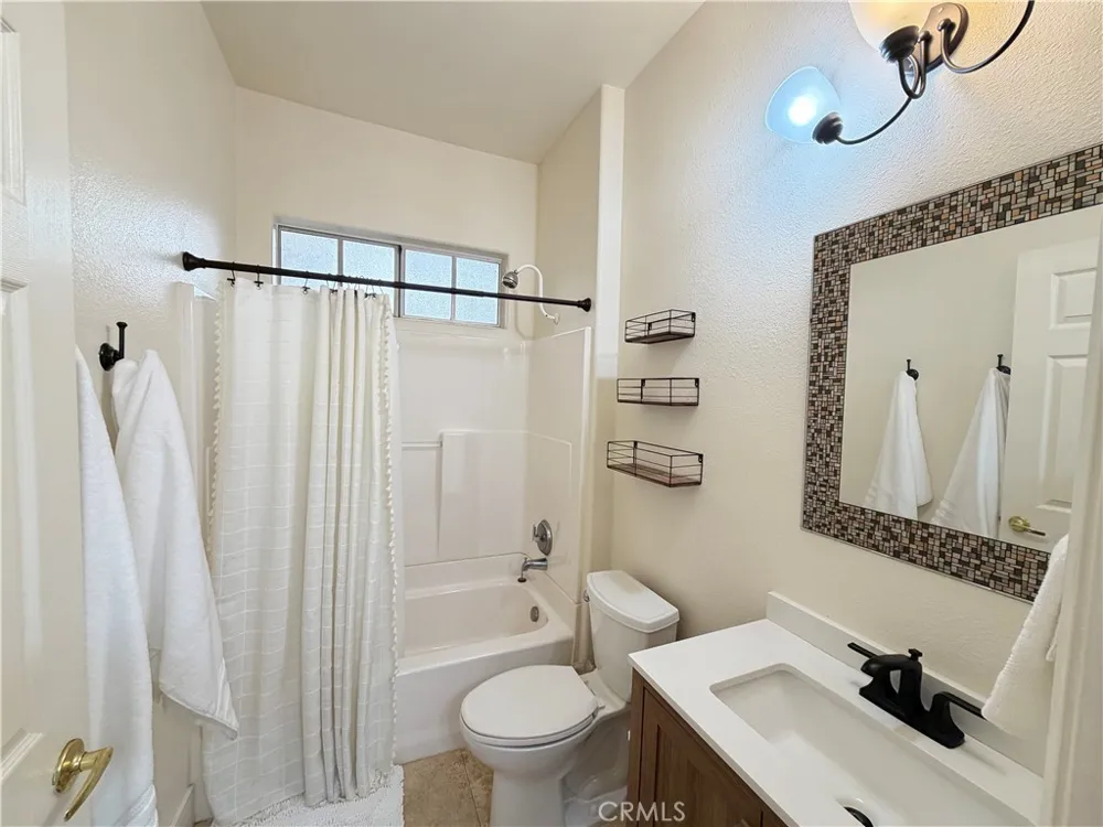 10604 Valley Spring Lane #105 Toluca Lake, CA 91602