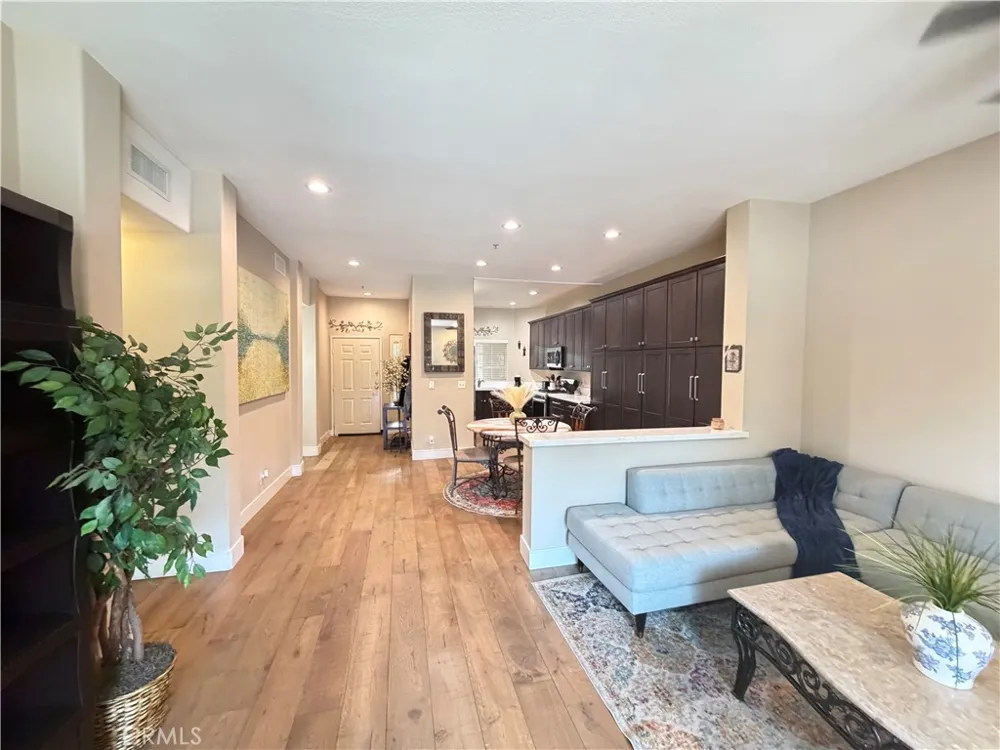 10604 Valley Spring Lane #105 Toluca Lake, CA 91602