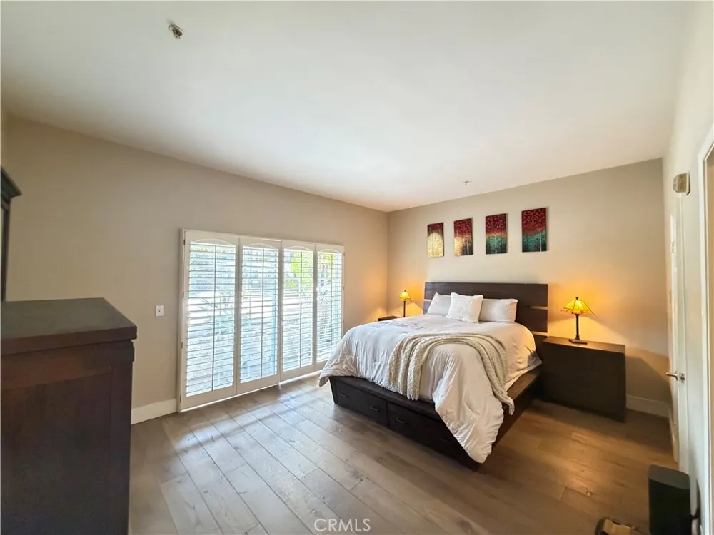 10604 Valley Spring Lane #105 Toluca Lake, CA 91602
