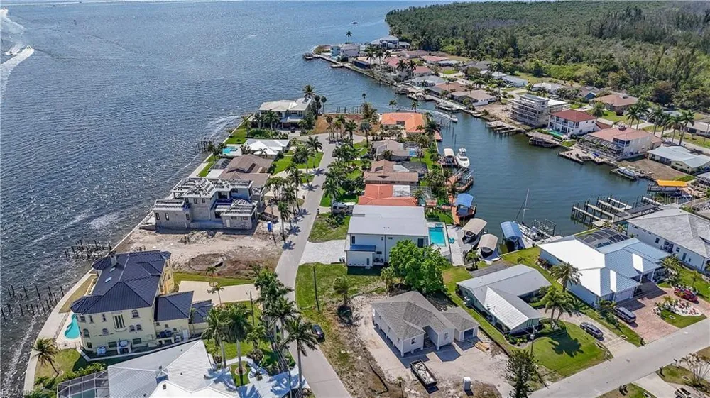 5929 SW 1ST AVENUE Cape Coral, FL 33914