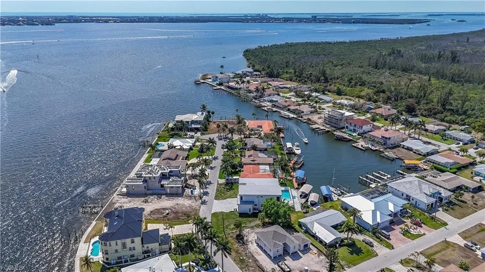 5929 SW 1ST AVENUE Cape Coral, FL 33914