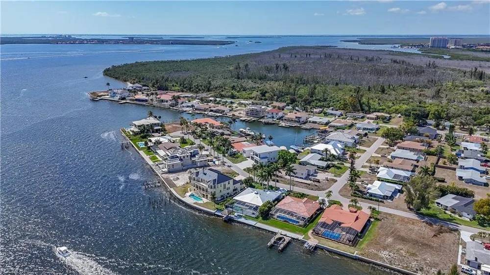5929 SW 1ST AVENUE Cape Coral, FL 33914
