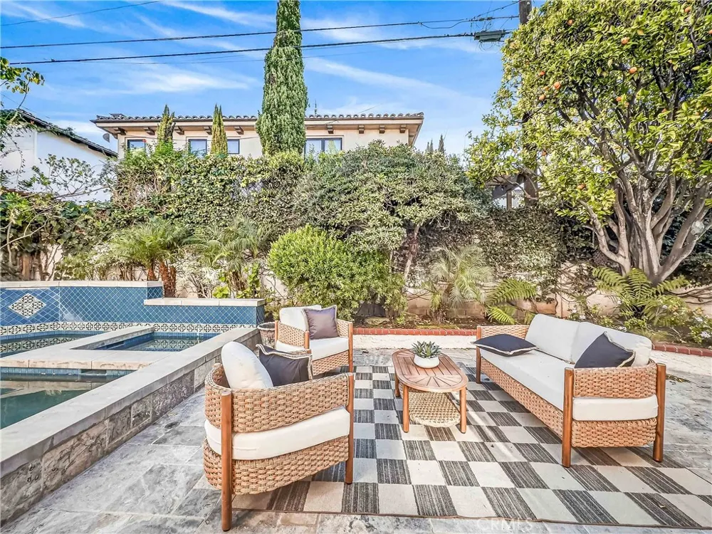 7313 S Earldom Avenue Playa del Rey, CA 90293