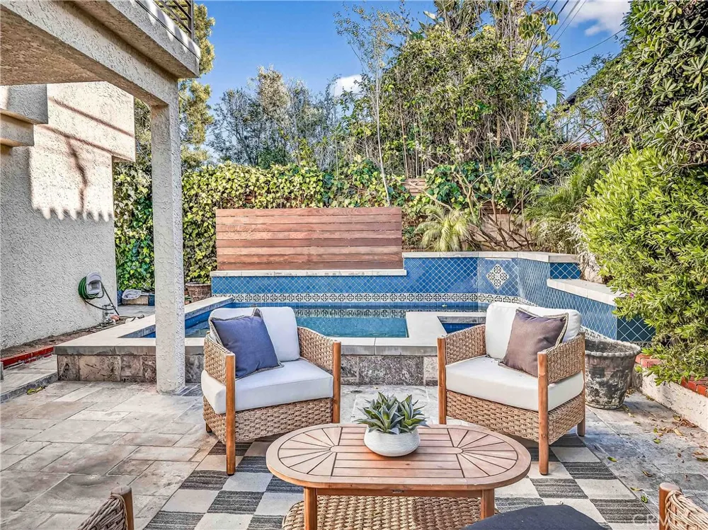 7313 S Earldom Avenue Playa del Rey, CA 90293
