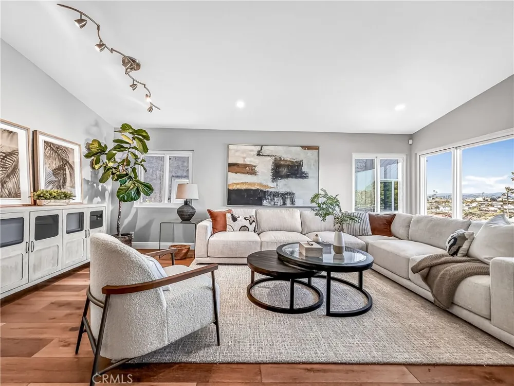 7313 S Earldom Avenue Playa del Rey, CA 90293