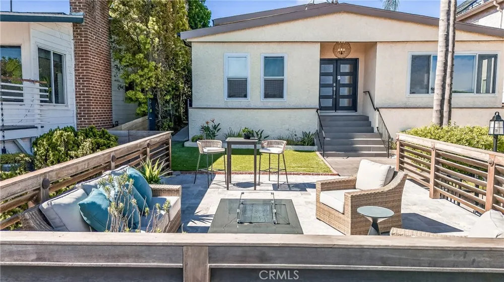 7313 S Earldom Avenue Playa del Rey, CA 90293