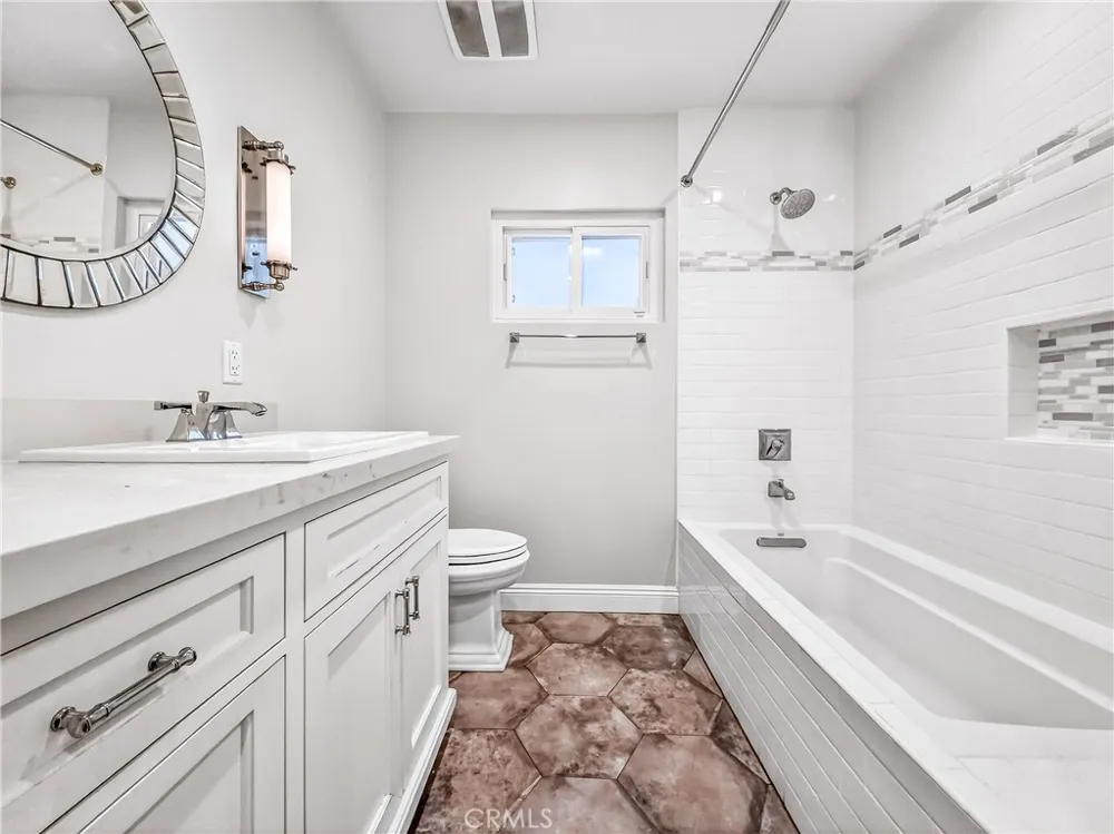 7313 S Earldom Avenue Playa del Rey, CA 90293