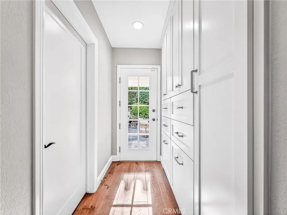 7313 S Earldom Avenue Playa del Rey, CA 90293