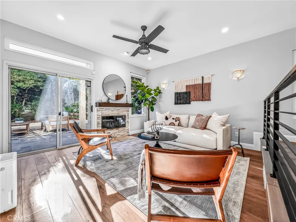 7313 S Earldom Avenue Playa del Rey, CA 90293